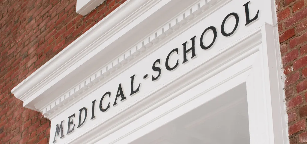 How to Decide Which Medical School is Right for You